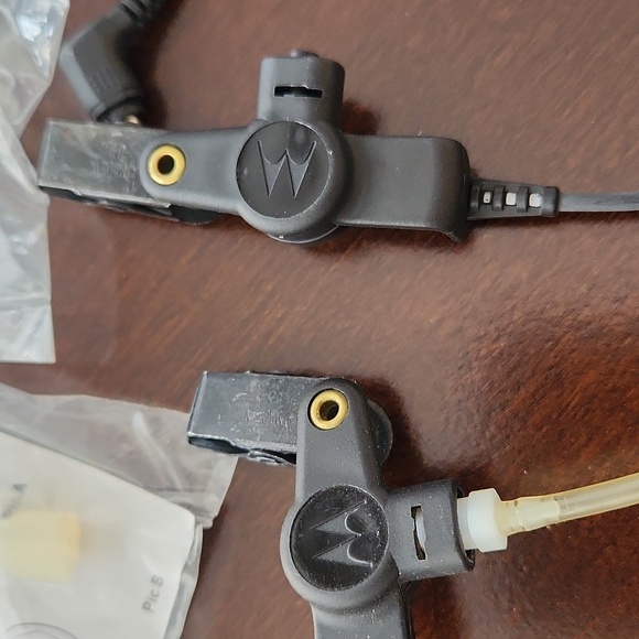 Motorola Ear Gadgets - Picture 2 of 3